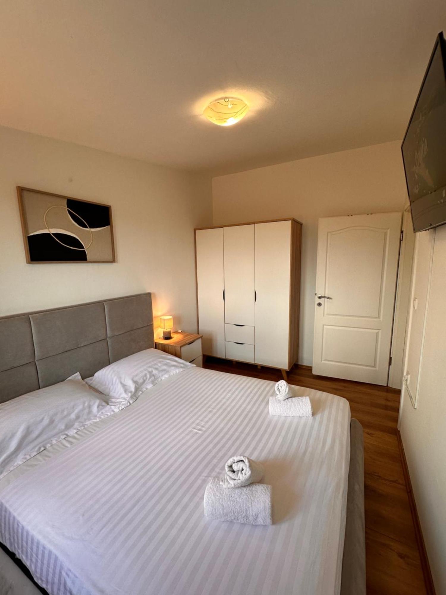 Apartments Roko Pridraga Екстериор снимка